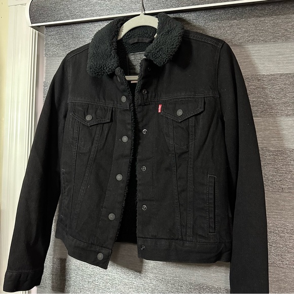 Levi’s black jean trucker jacket - Picture 1 of 5